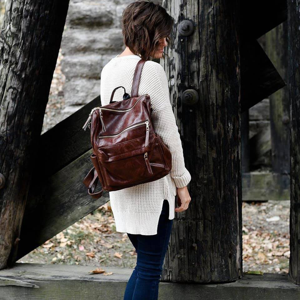 Basilia is the sporty-chic backpack in genuine calfskin leather.